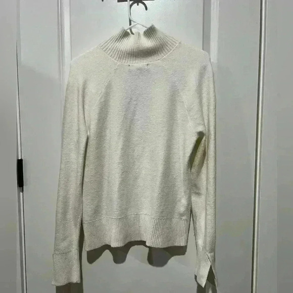 BANANA REPUBLIC WHITE ARGYLE SWEATER SIZE SMALL - Picture 3 of 4